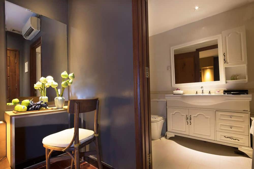 ザ ホワイト ホテル 8A チャイ ヴァン ラン 写真