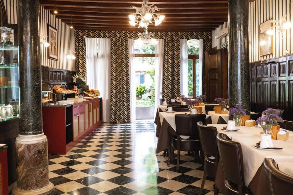 ペンシオーネ アッカデーミア ヴィッラ マラヴェージェ 写真