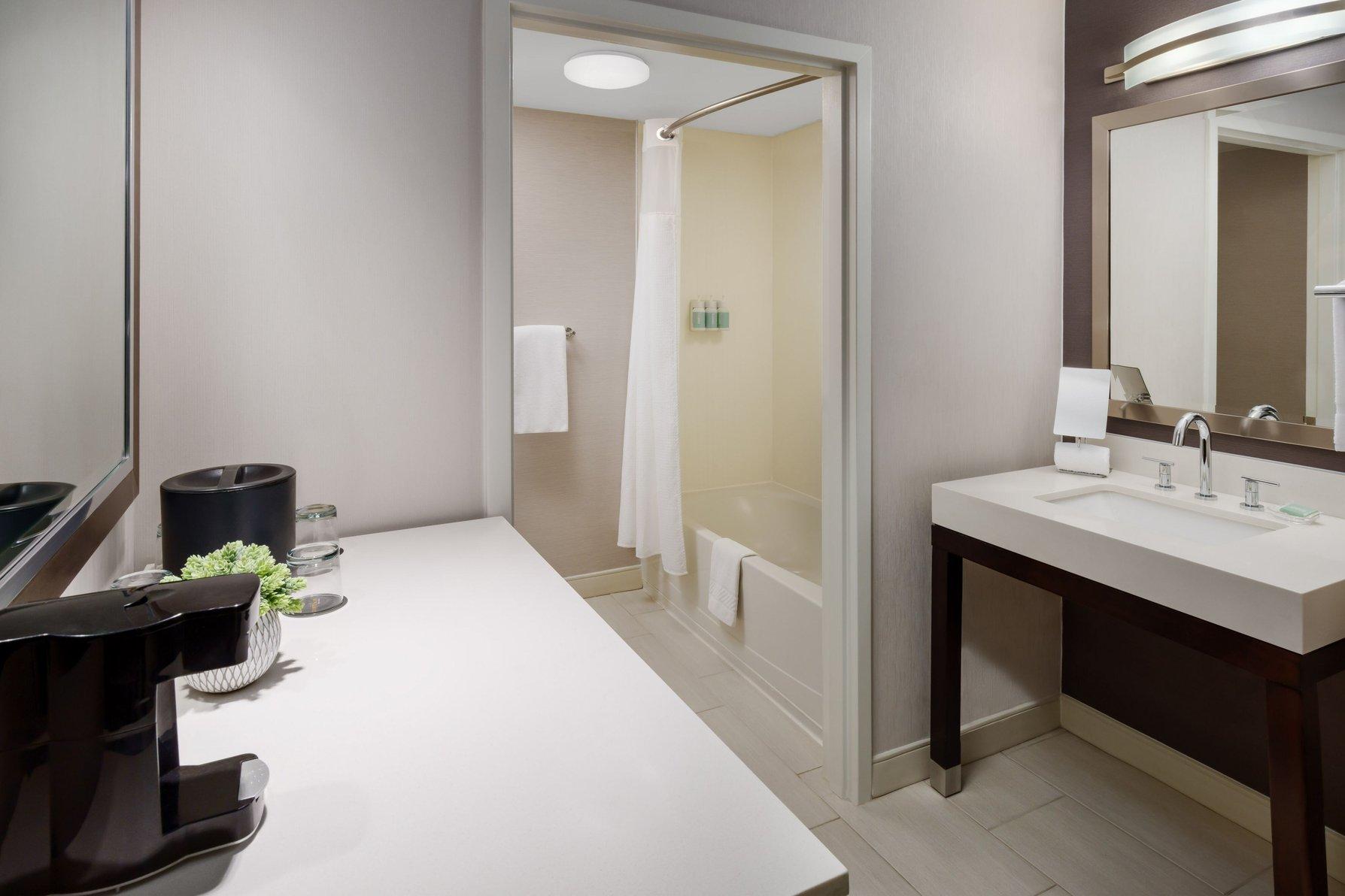 Courtyard by Marriott Manchester-Boston Regional Airport 写真