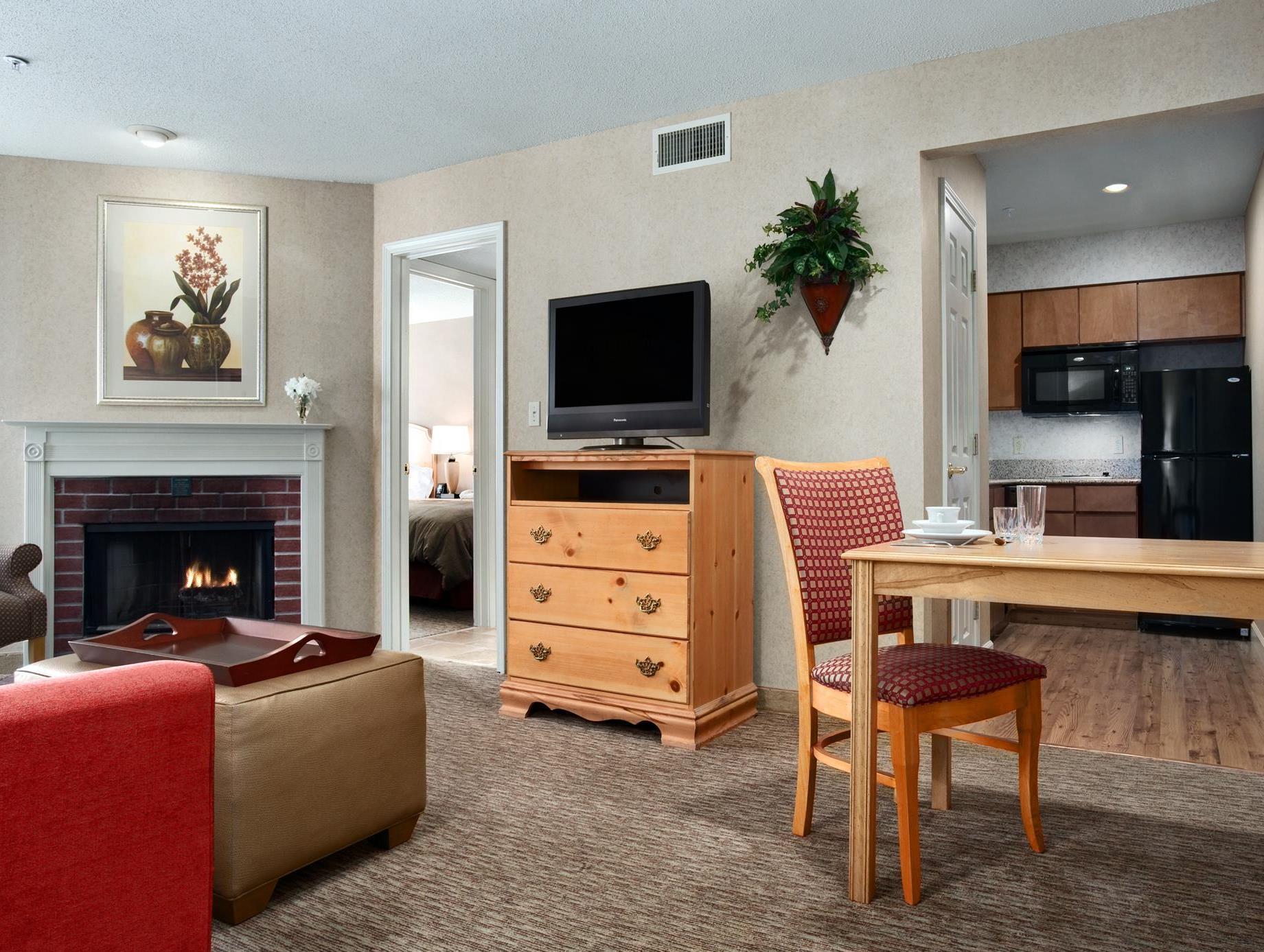 ホームウッド スイーツ バイ ヒルトン インディアナポリス キーストーン クロッシング 写真