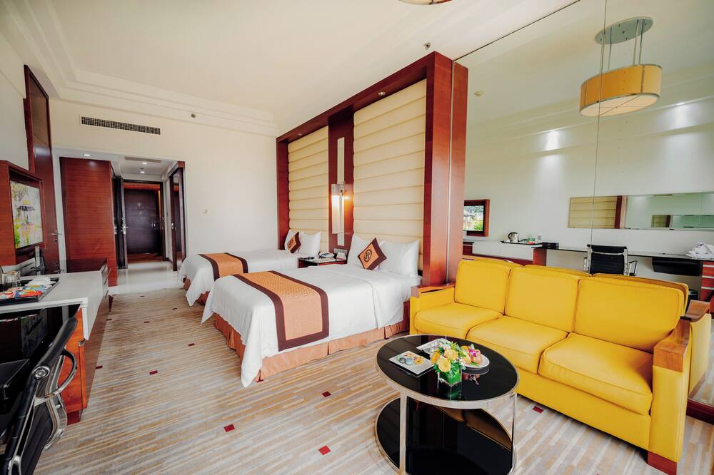 ロイヤル ハロン ホテル 写真