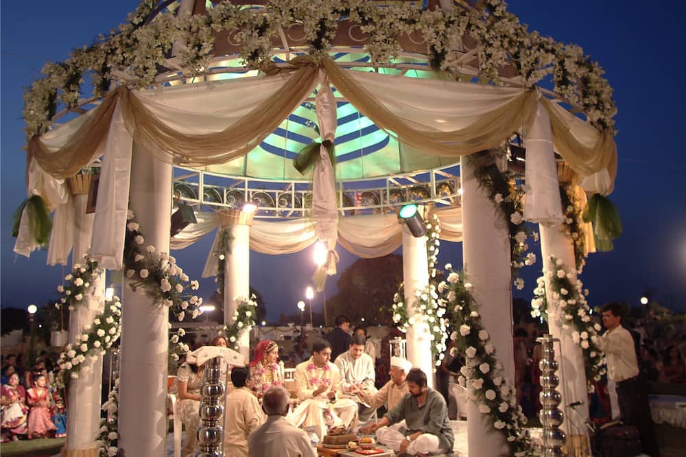 エクスプレス タワーズ ホテル 写真