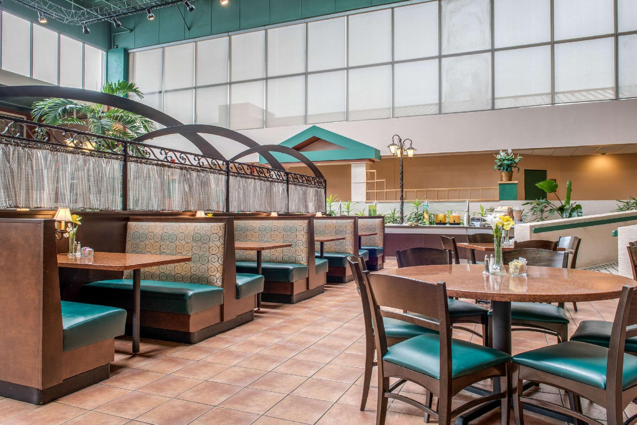 クオリティ ホテル カンファレンス センター シンシナティ ブルー アッシュ 写真