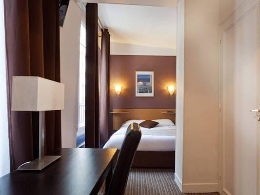 ホテル ドュ リオン ドール ルーブル 写真