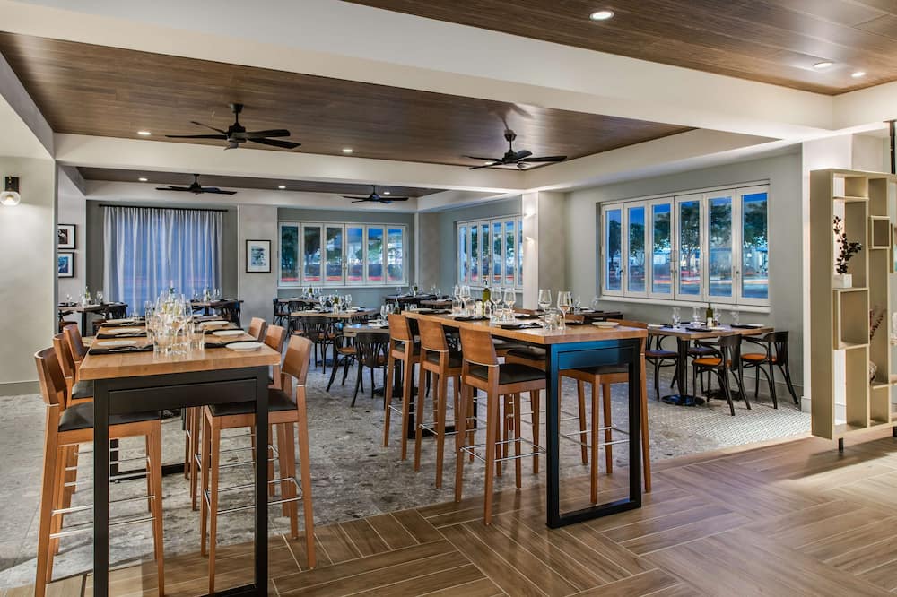 コースト レホボス ビーチ  タペストリー コレクション バイ ヒルトン 写真