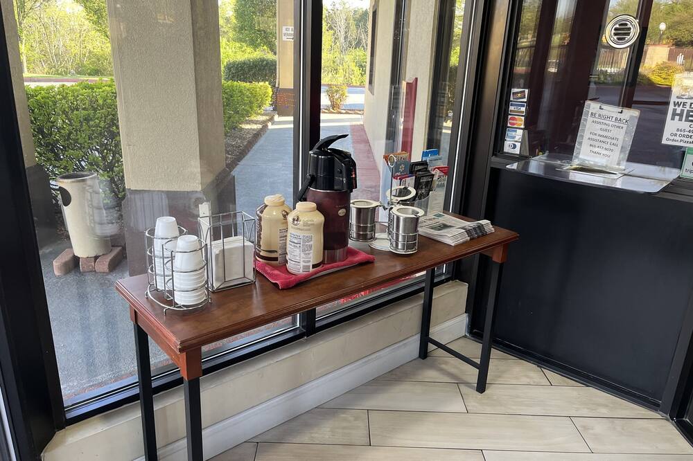 レッドルーフ イン & スイーツ クリントン、TN 写真