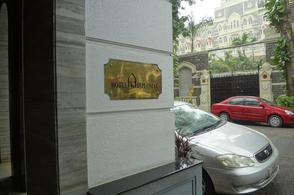 ディプロマット ホテル 写真