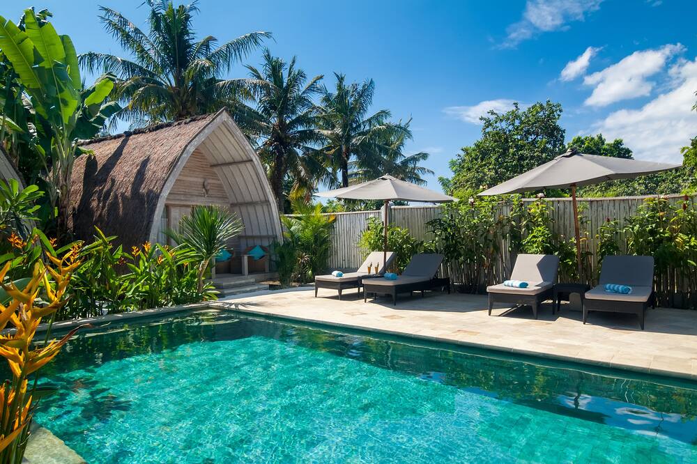 ギリ エア エスケープ - アダルツ オンリー 写真