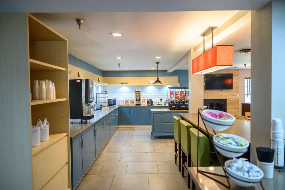 カントリー イン & スイーツ バイ ラディソン グリーンフィールド インディアナポリス 写真