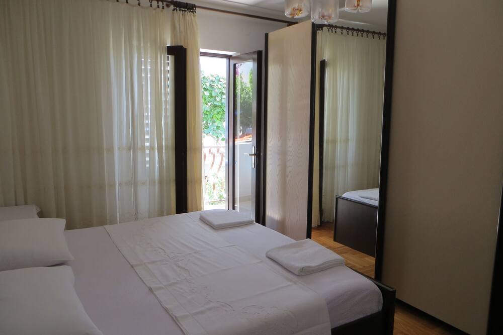 アパートメンツ アンド ルームズ ロゴシック 写真