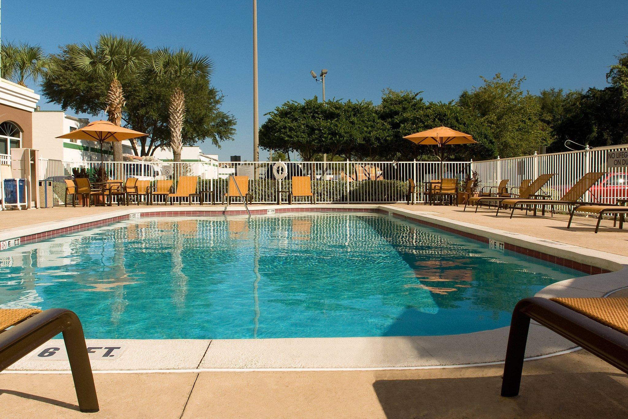 Fairfield Inn & Suites by Marriott Orlando Lake Buena Vista 写真