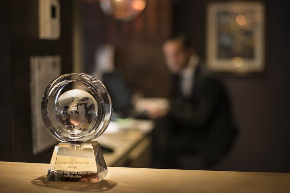 ローマ エアポート ホテル フィウミチーノ 写真