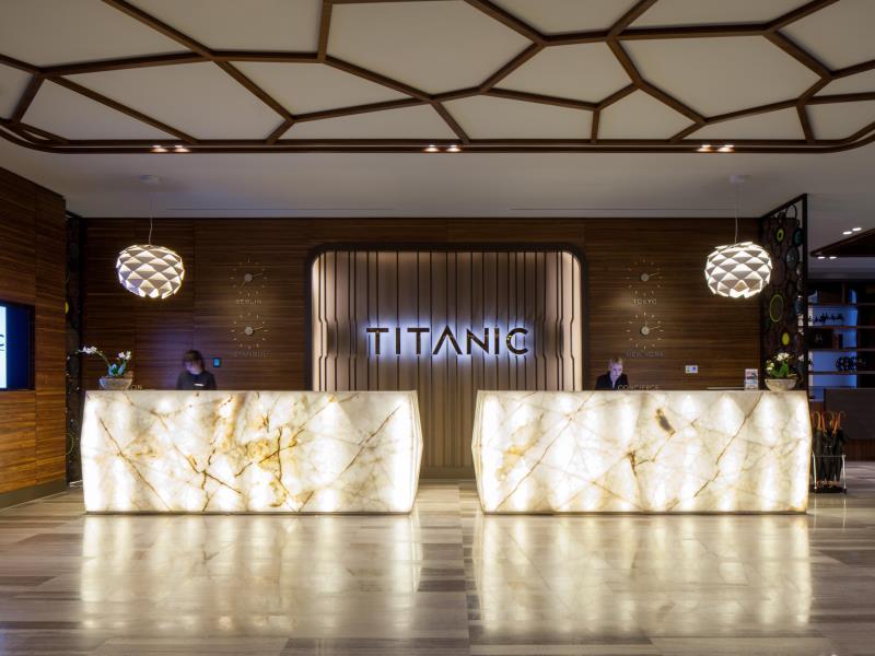 タイタニック シャウゼー ベルリン 写真