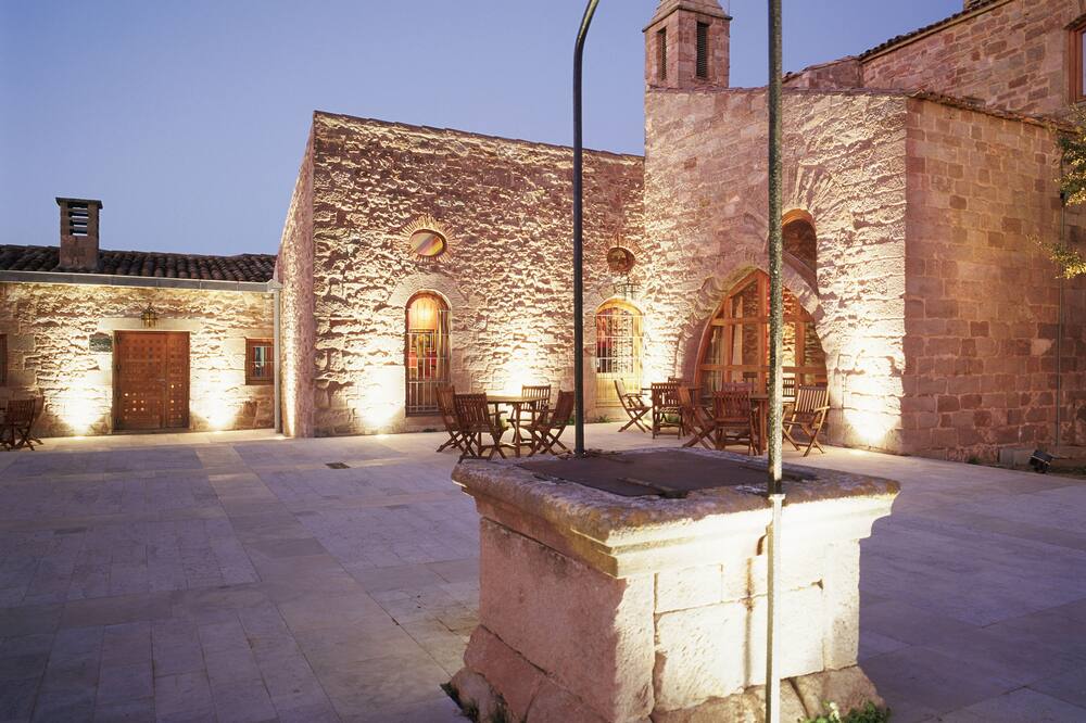 パラドール デ カルドナ 写真