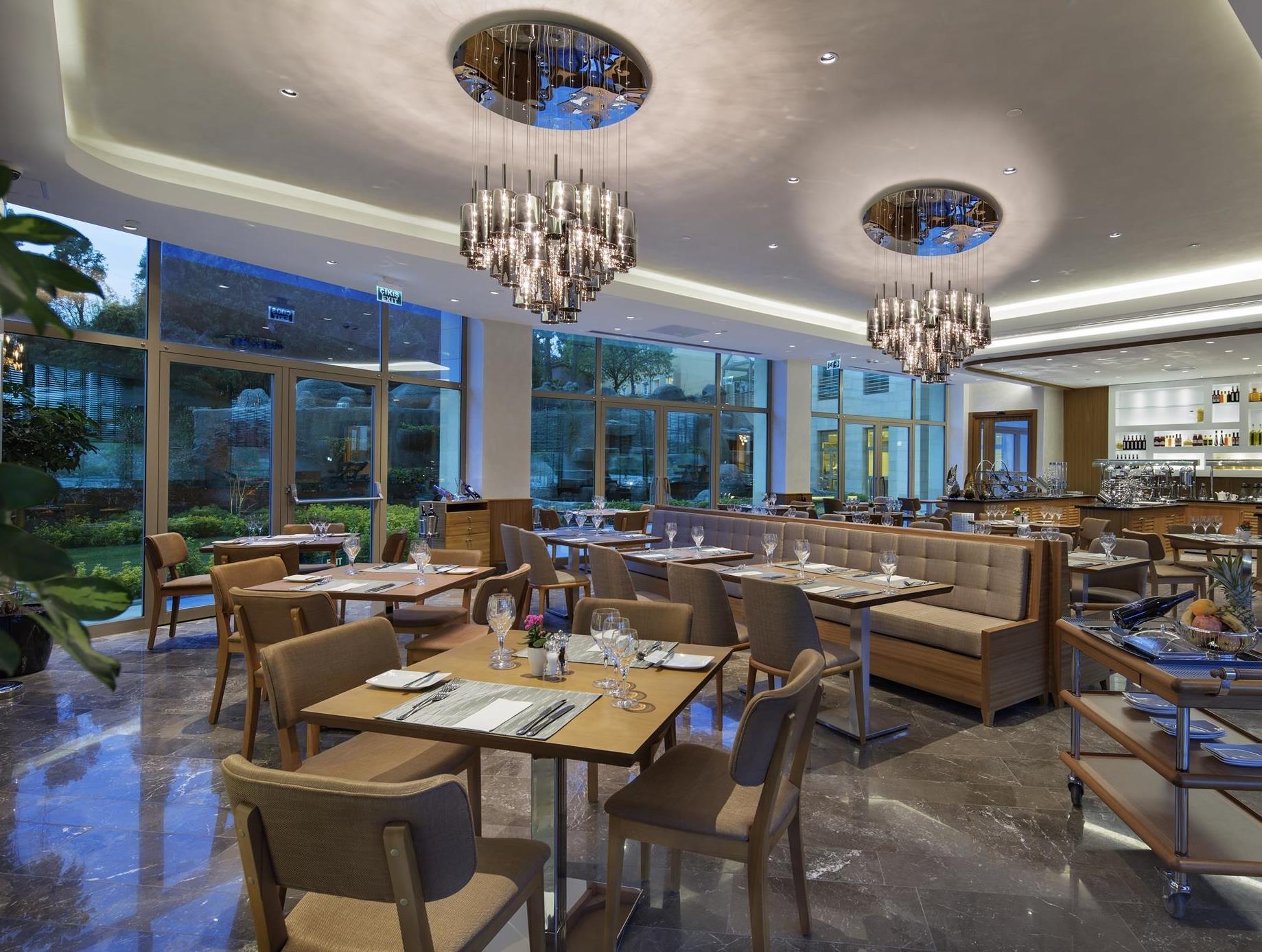 ダブルツリー バイ ヒルトン イスタンブール トゥズラ 写真