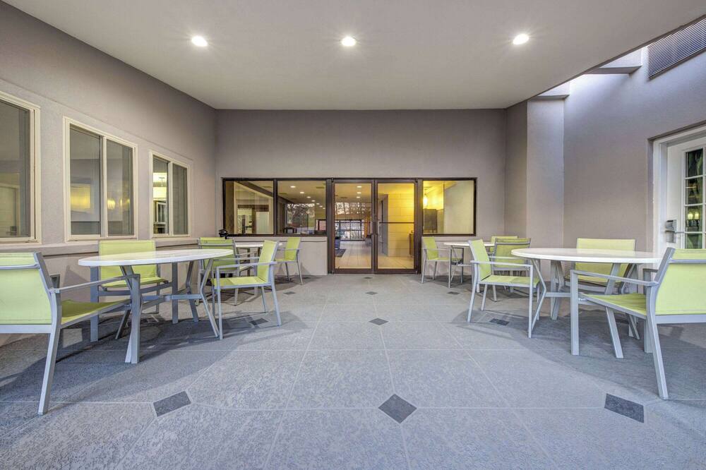 ラ キンタ イン バイ ウィンダム エル ドラド 写真