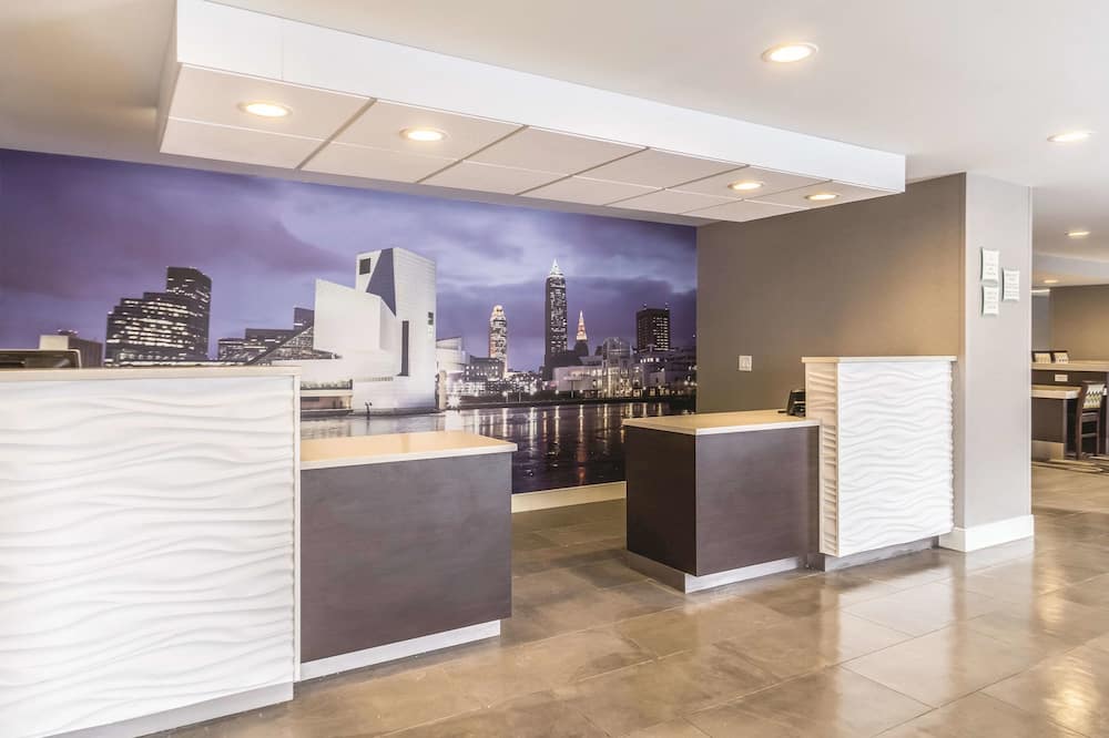 ラ キンタ イン & スイーツ バイ ウィンダム クリーブランド - エアポート ノース 写真