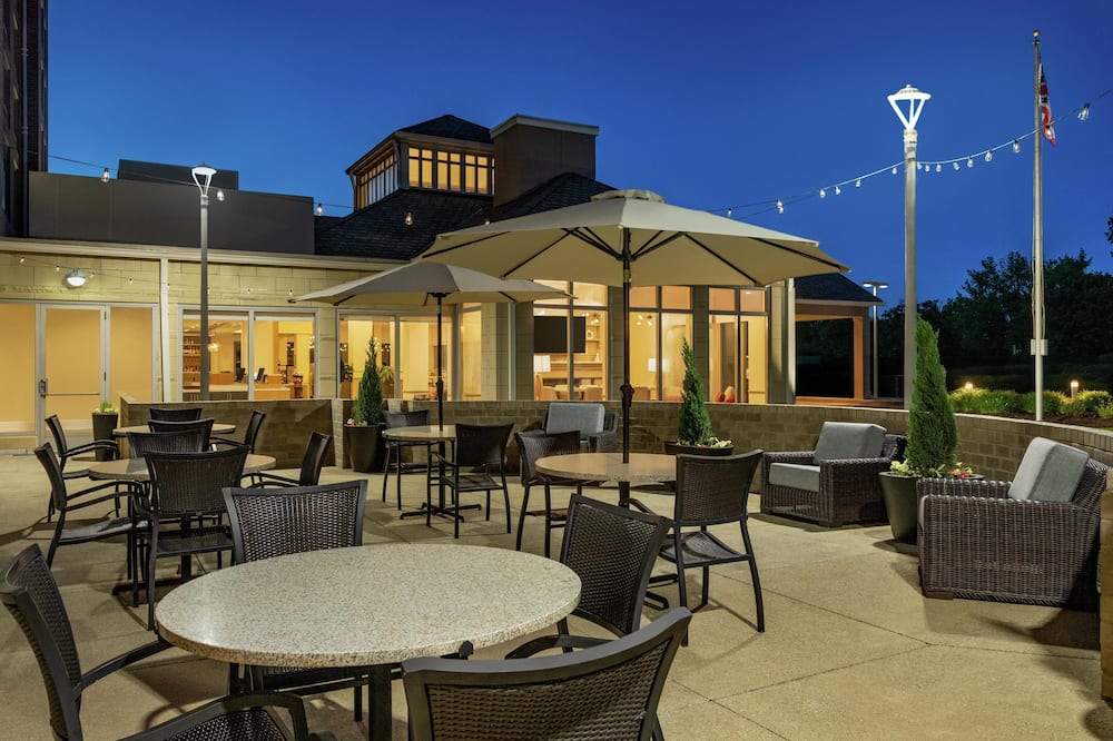 ヒルトン ガーデン イン エアポート ホテル 写真