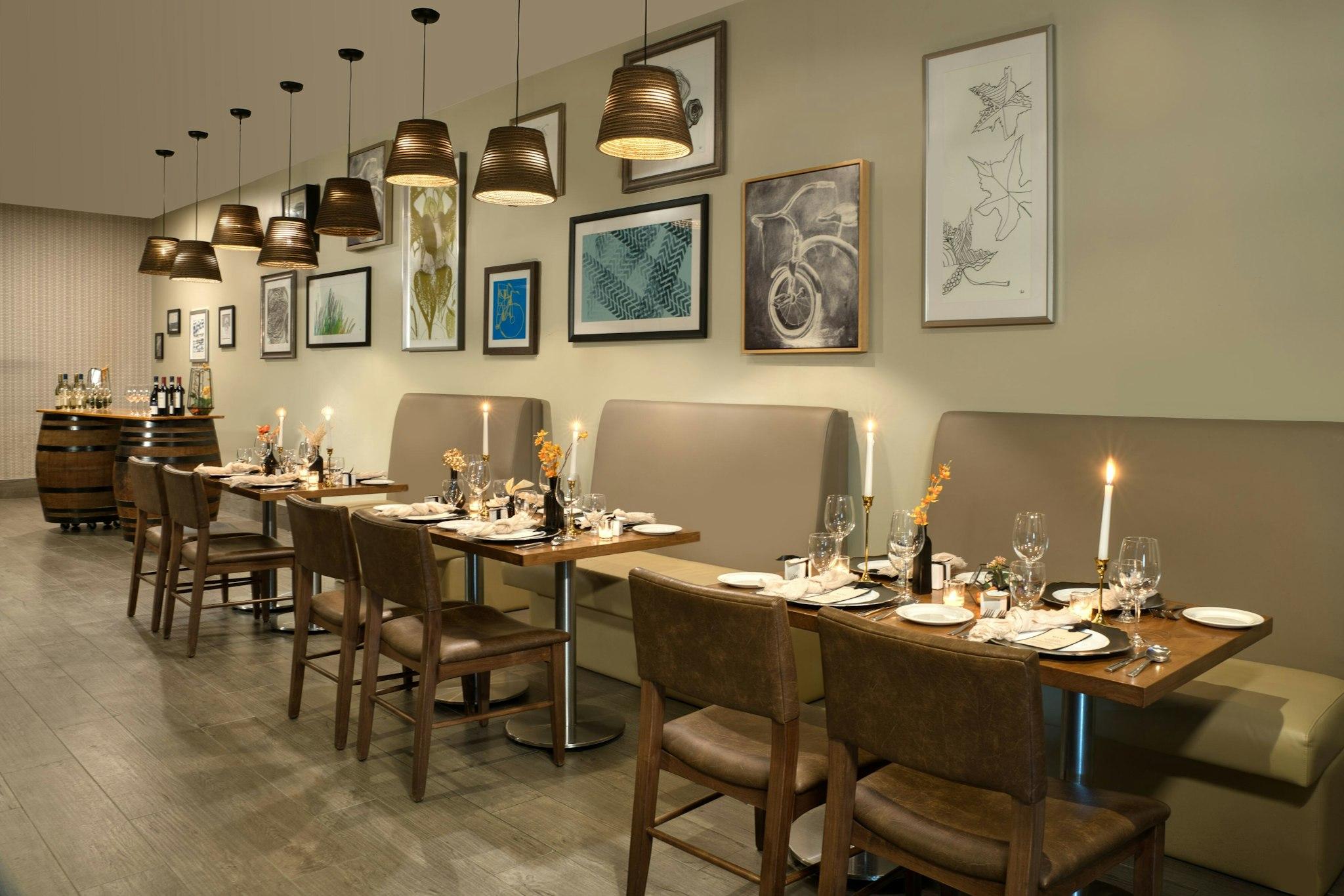 エレメント トロント エアポート 写真