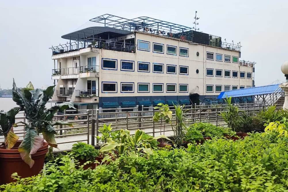 ポロ フローテル コルカタ 写真