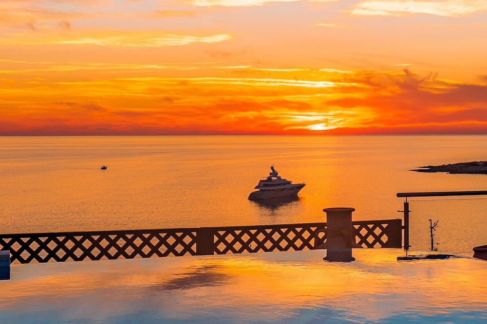 Coral Beach Hotel and Resort 写真