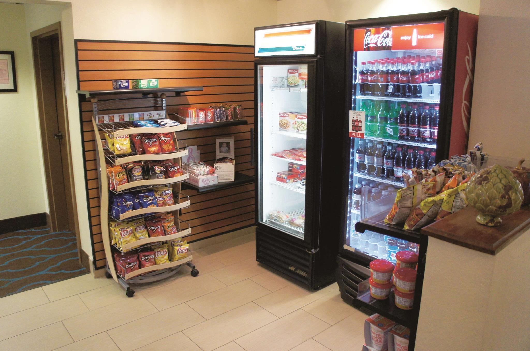 ラ キンタ イン & スイーツ バイ ウィンダム セバービル / コダック 写真