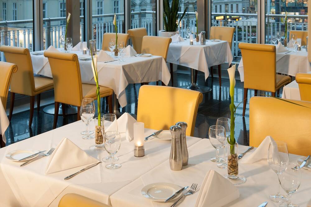 アンバサダー ホテル 写真