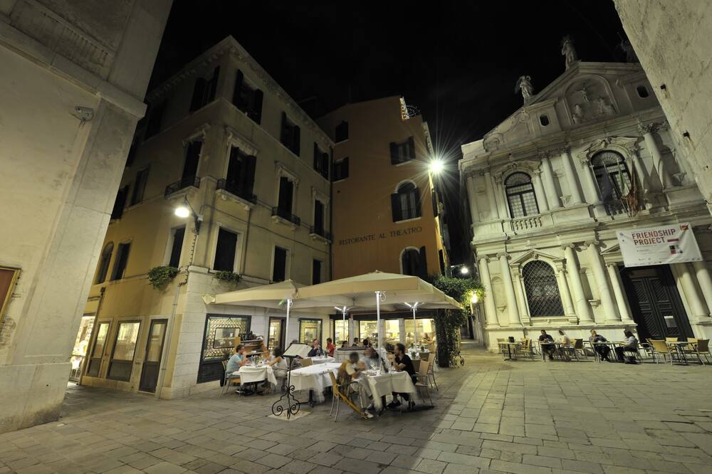 アル テアトロ パレス 写真