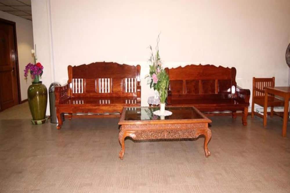 ミャンマー ライフ ホテル 写真