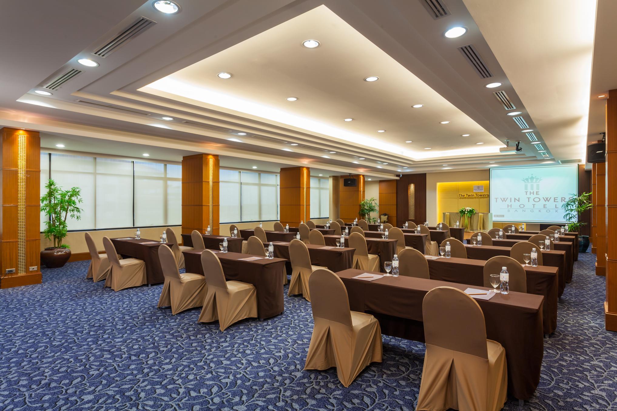 ツイン タワーズ ホテル 写真