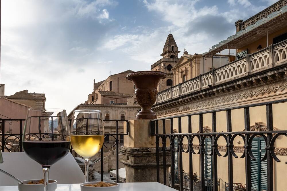 ホテル ポルタ レアーレ 写真