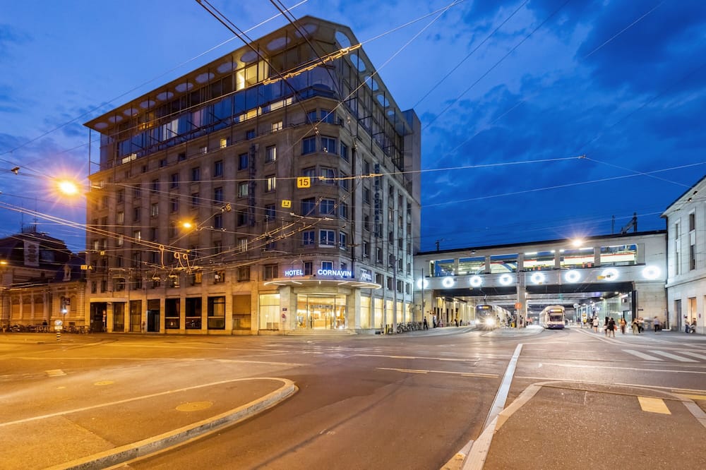 ホテル コルナヴァン 写真