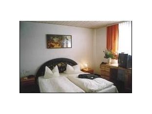 ホテル ゴールデナー カルプフェン 写真