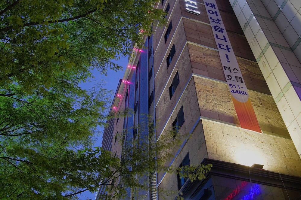 LEX ツーリスト ホテル 写真