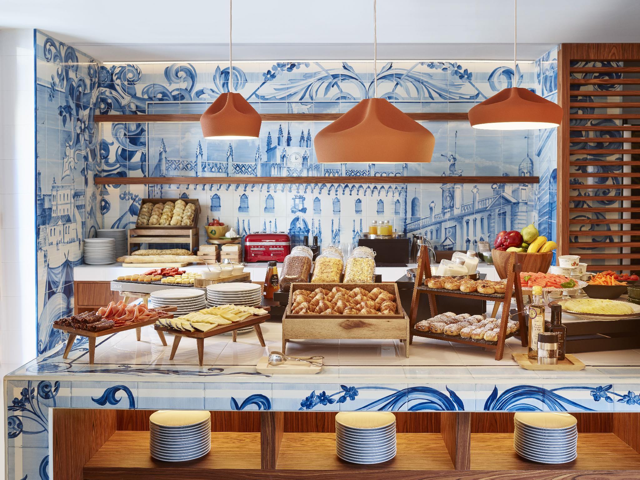 キンプトン ビビドラ ホテル バイ IHG 写真