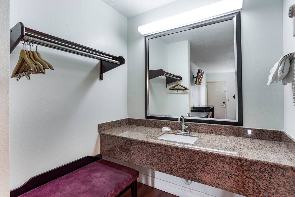 レッド ルーフ イン モンティーグル - I-24 写真