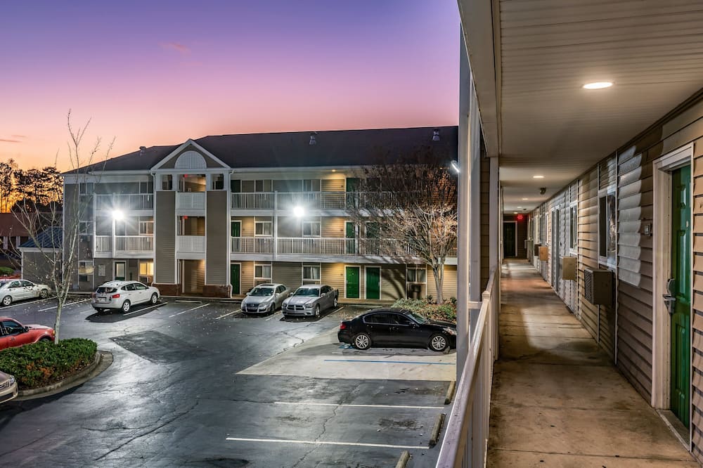 ホームタウン スタジオズ アトランタ - シャンブリー バイ レッド ルーフ 写真