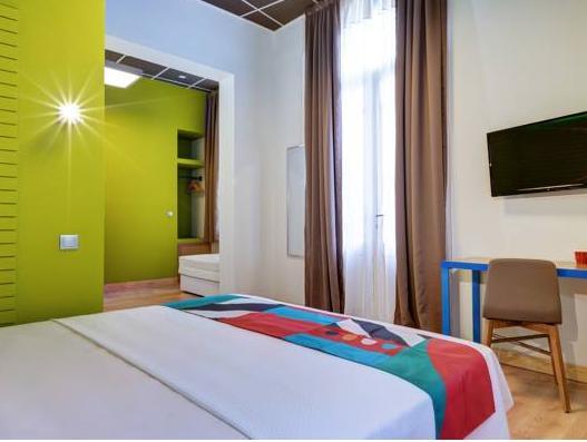 Colors Ladadika Central 写真