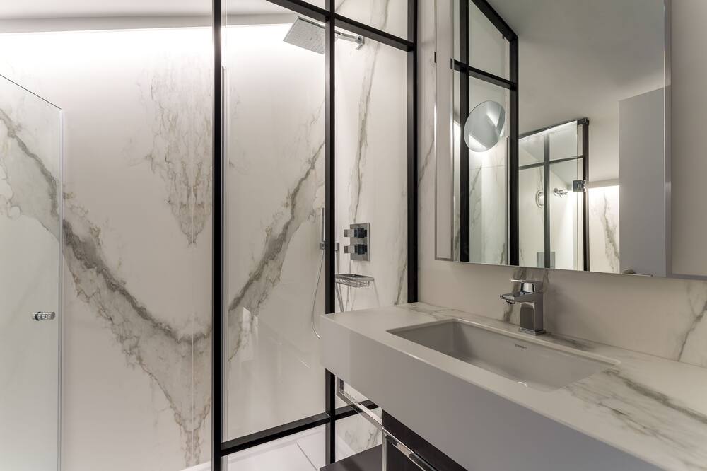 ルーム メート ゴルカ 写真