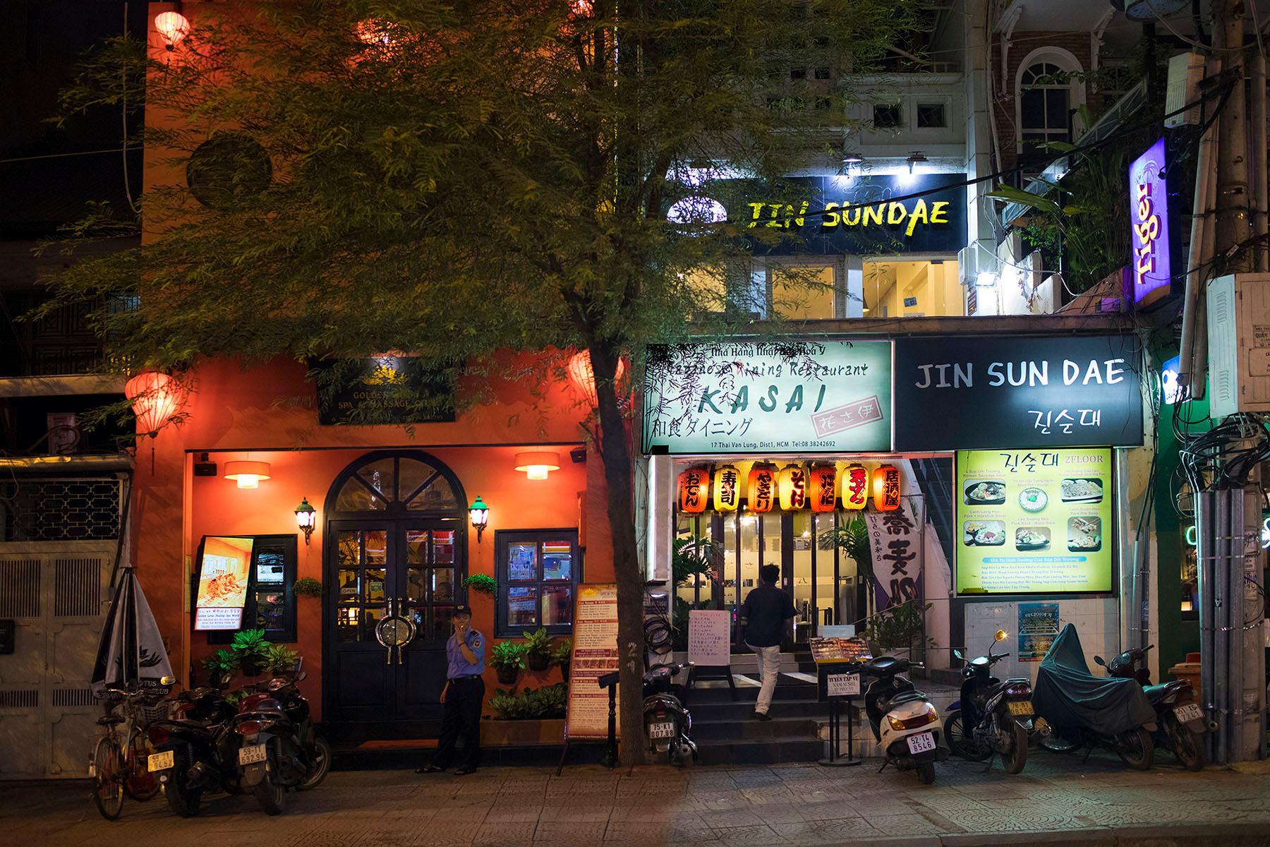 ザ ホワイト ホテル 8A チャイ ヴァン ラン 写真