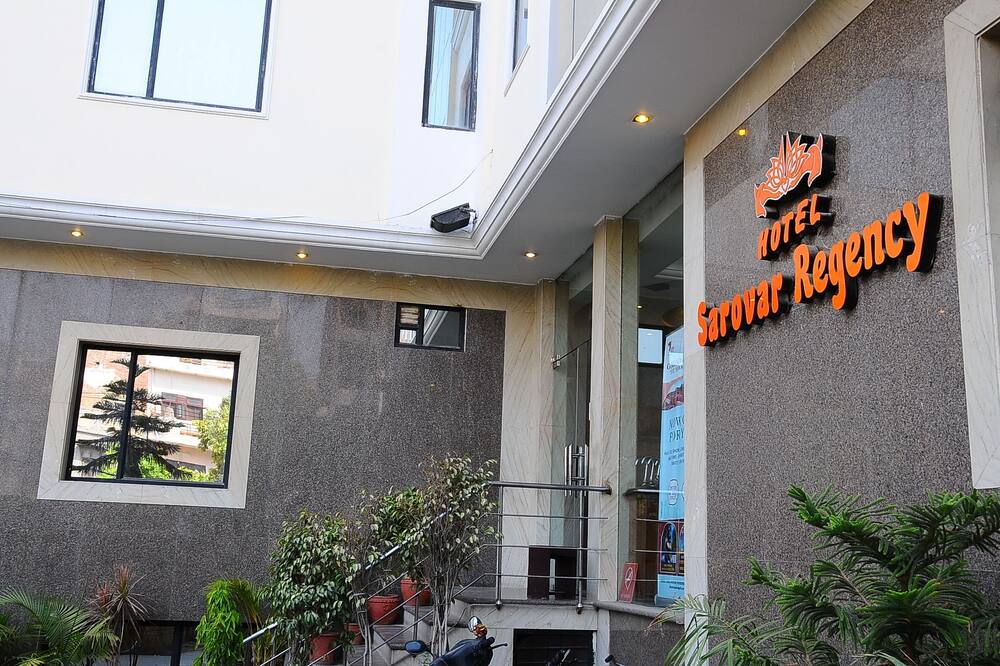 ホテル サロヴァー リージェンシー 写真