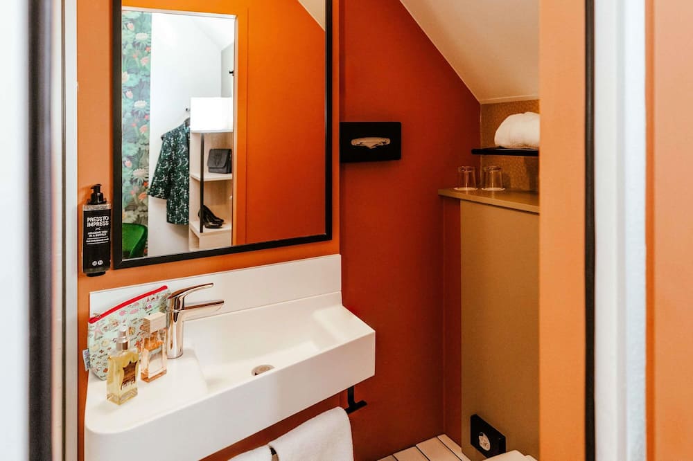 イビス スタイルズ ルクセンブルク センター ガール 写真