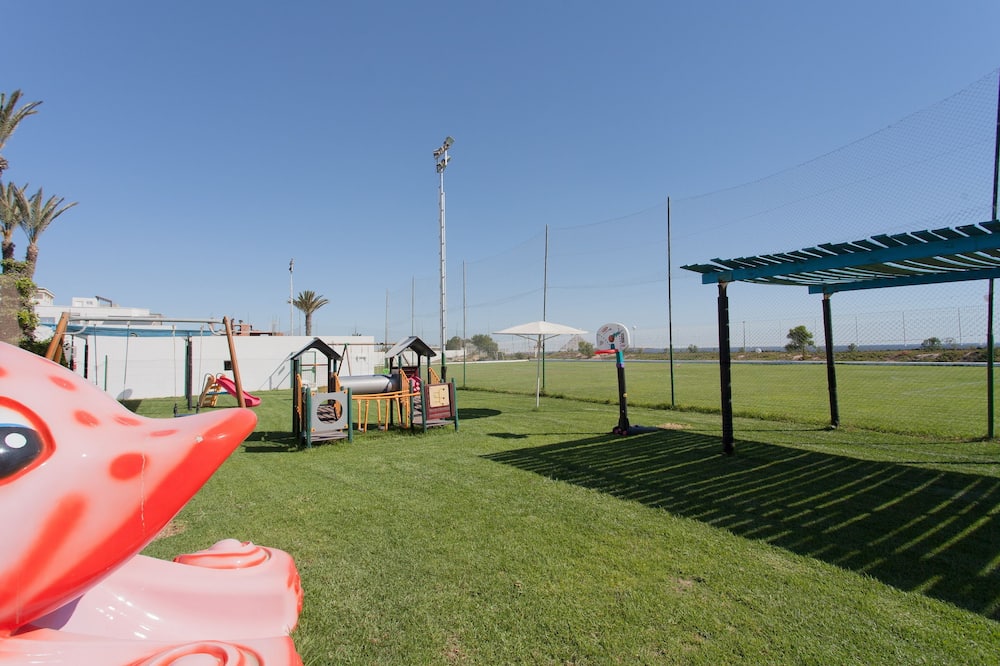 エル ムラディ クラブ セリマ 写真