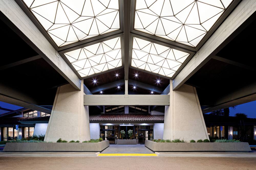 ダブルツリー バイ ヒルトン ベイカーズフィールド 写真