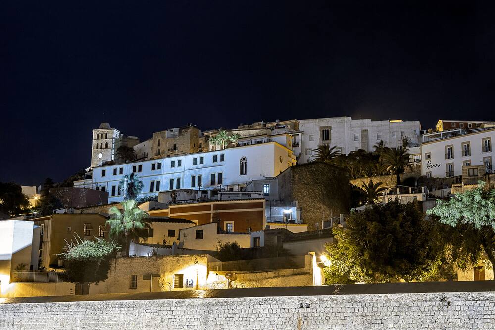 ホスタルパルケイビサ 写真