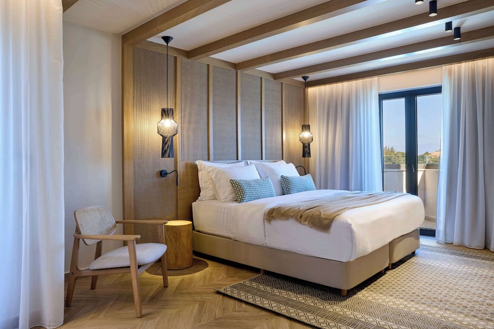 ゼウス エレバ ミラベロ ベイ 写真