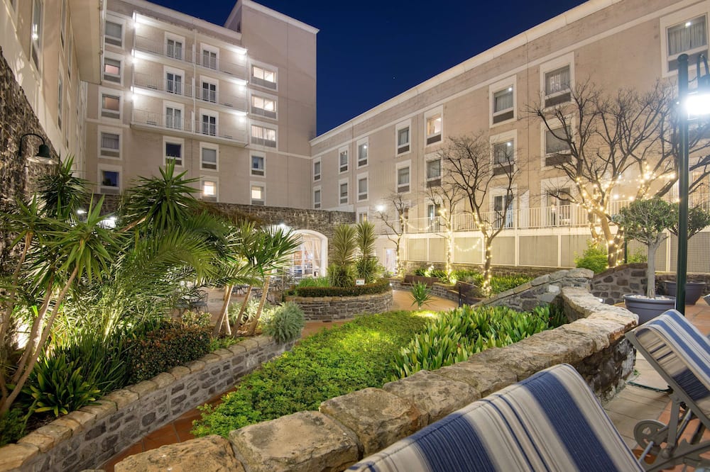 ザ コモドール ホテル 写真