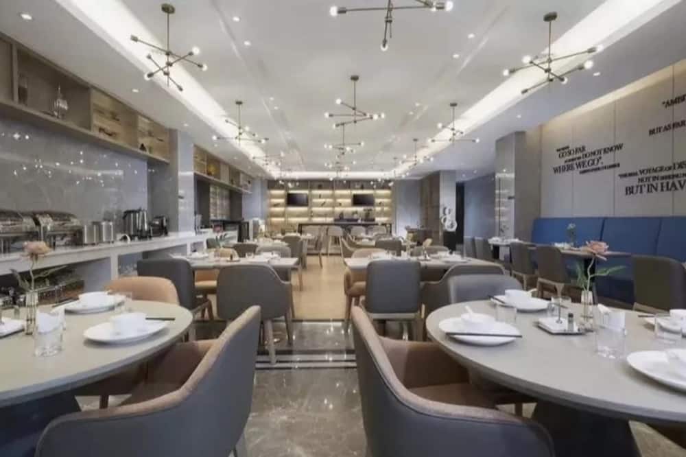 ナイーブ S ホテル 写真