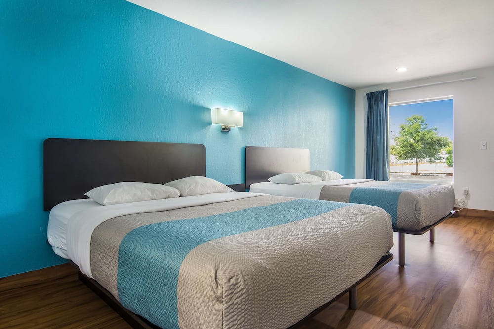 モーテル 6 ペンサコーラ、フロリダ - NAS 写真