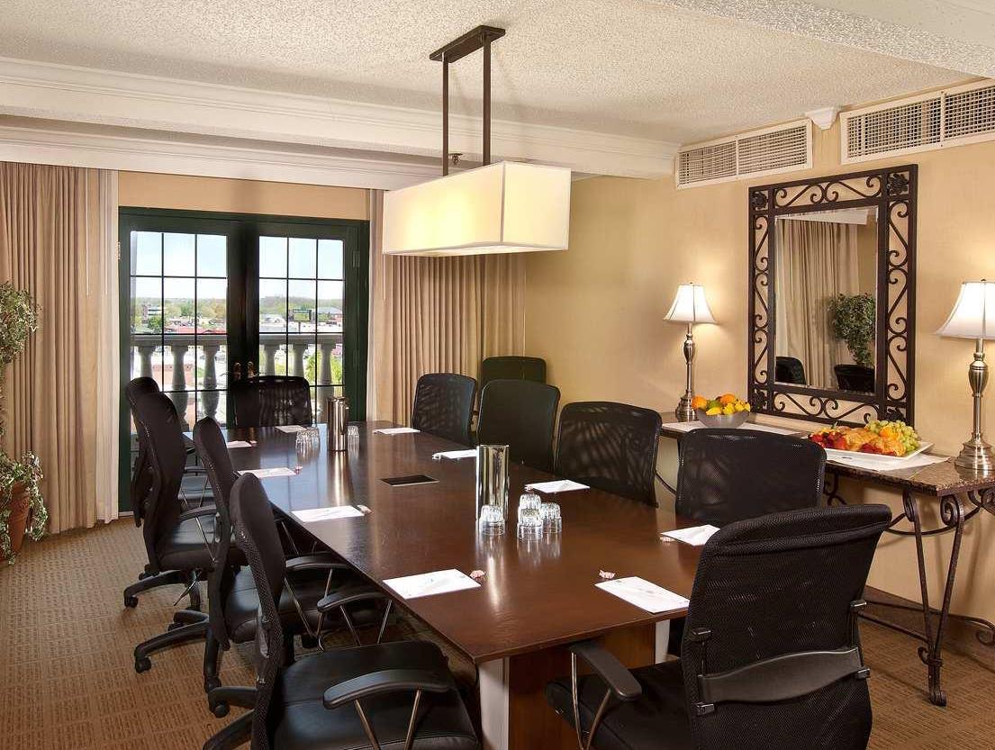 エンバシー スイーツ バイ ヒルトン インディアナポリス ノース 写真